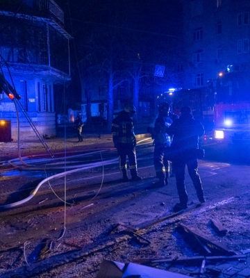 Росіяни вдарили по житловому будинку у Харкові: загинула жінка