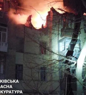 Ракетний удар по житловому будинку у Харкові: з&#039;явилися фото з місця інциденту