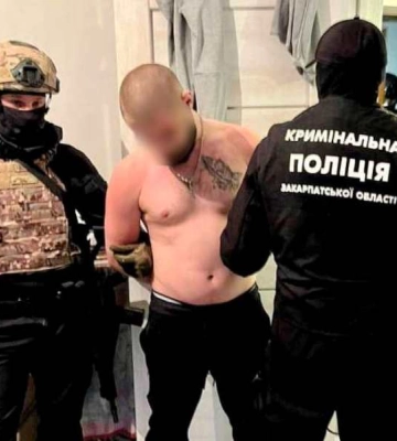 На Закарпатті викрили подружжя шахраїв, які ошукувало громадян на продажі військової амуніції