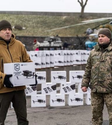 Відразу на фронт: Метінвест доставив у Сухопутні війська 100 дронів
