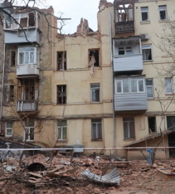 У Харкові подали опалення та газ до вцілілих під’їздів будинку, в який влучила російська ракета