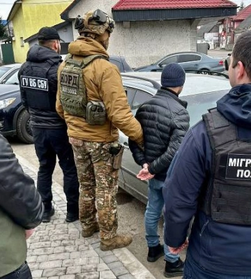Поліція затримала жителя Закарпаття, який переправляв ухилянтів за кордон