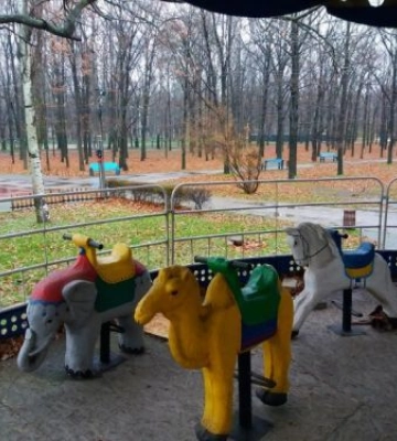У Запоріжжі центральний міський парк виглядає майже як в минулому столітті - відео