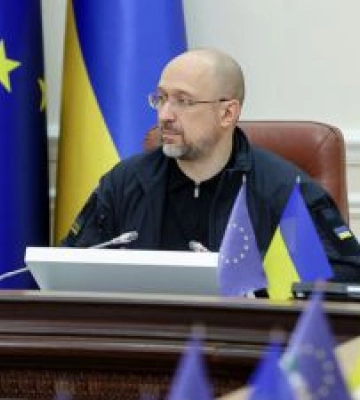 Уряд заборонив виїзд  чиновників за рубіж  без поважних причин