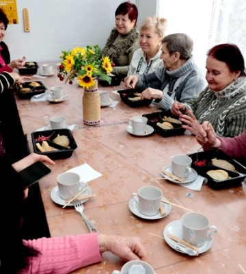 Турбота і підтримка: у Дніпрі самотнім літнім містянам і людям з інвалідністю пропонують безкоштовні гарячі обіди