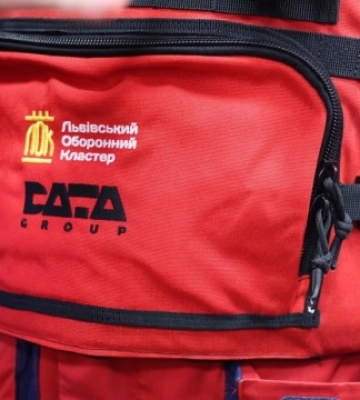 Львівський оборонний кластер передав спеціалізовані бронежилети медикам Києва