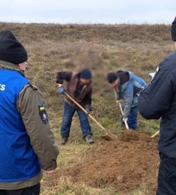 На Херсонщині ексгумували тіло жінки, яку розстріляли російські військові