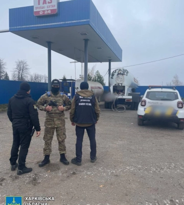 Власника АЗС у Куп’янську судитимуть за безкоштовне заправлення техніки окупантів