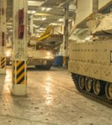 Более 60 боевых машин. В Украину едет первая группа БМП Bradley – фото