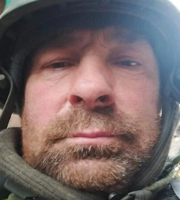 Залишилися донька й двоє синів: на Волині попрощалися з Героєм Володимиром Розюком