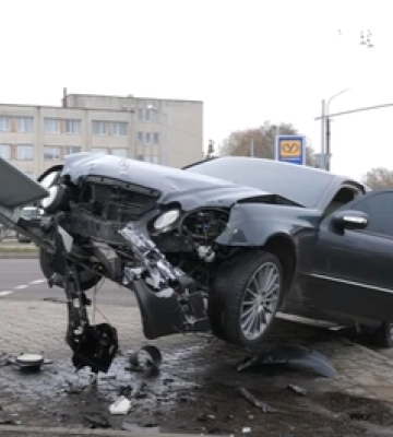 Зіткнення автівок на Дубнівському перехресті в Луцьку: опублікували момент ДТП