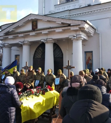 У Полтаві прощаються із сімома захисниками України