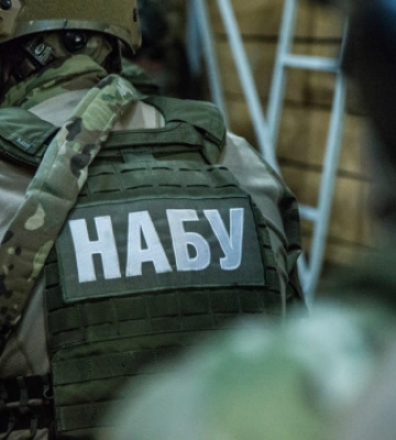 Детективи НАБУ викрили на хабарі голову та депутата однієї з міських рад Одещини