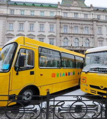 На Львівщині громади отримали шкільні автобуси (ФОТО)