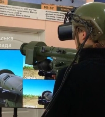 У Дніпрі вчили молодь збивати крилаті ракети та керувати квадрокоптером