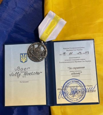 Іноземні волонтери луцького штабу «Ангар» отримали відзнаки Залужного