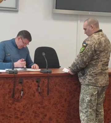 У Броварах вручили повістки всій міськраді