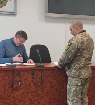 У Броварах вручили повістки всій міськраді