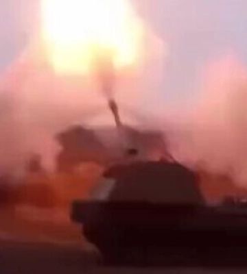 Экипаж германской САУ Panzerhaubitze 2000 работает вблизи Бахмута.. ВИДЕО