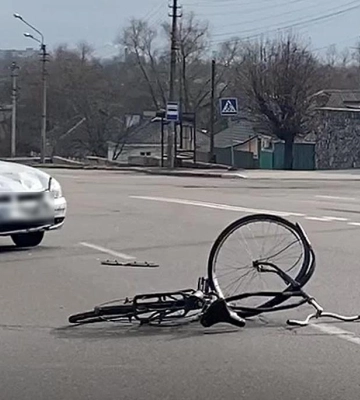У Кременчуці на вулиці Пугачова сталась смертельна аварія між ВАЗом та велосипедистом