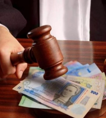 До 8 років ув’язнення загрожує експрацівниці банку з Радивилова, яка привласнила майже пів мільйона гривень