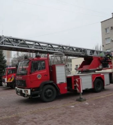 Запорізькі рятувальники отримали від німецького клубу Mercedes-Benz з 30-метровою драбиною