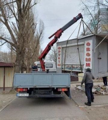 В одному з районів Запоріжжя зник незаконний овочевий кіоск - фото