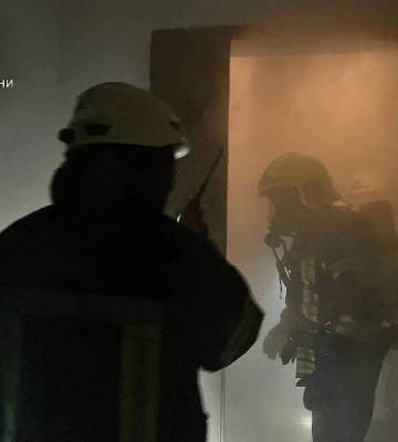 В Одесі спалахнув багатоповерховий будинок