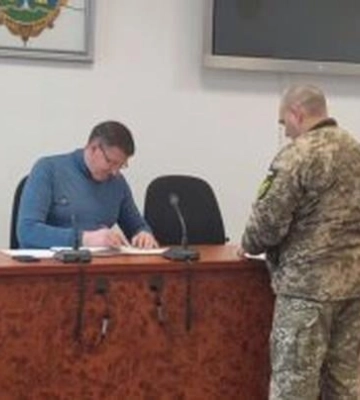 У Броварах вручили повістки всій міськраді