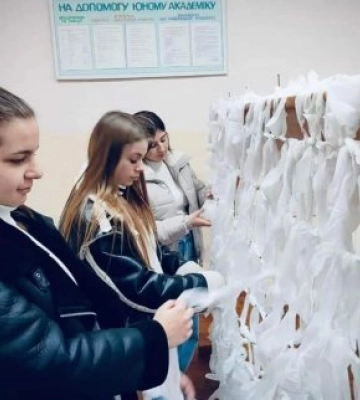 Сотні дітей, школярів, вихователів і вчителів Міжгірської громади долучилися до акції на підтримку військових