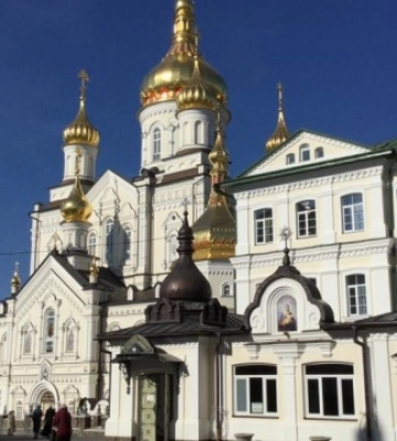 На Тернопільщині хочуть з’ясувати, чи законно користується спорудами Почаївської лаври УПЦ МП