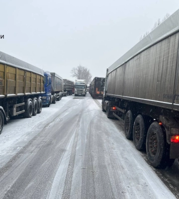 На трасі Одеса-Рені працівники ДСНС рятували та годували людей,- ФОТО, ВІДЕО