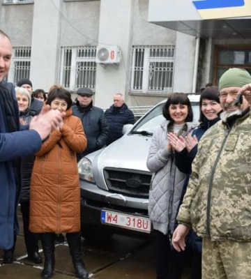 Здолбунівська громада придбала три автомобілі захисникам