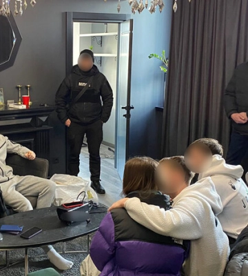 Поліція проводять обшуки в організаторів скандальних п’яних вечірок столиці