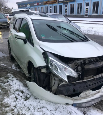 Неподалік ліцею у Рівному «Ніссан» не пропустив «Форд»