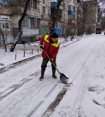 Прибирання снігу у Харкові – у роботах беруть участь понад 2000 комунальників 