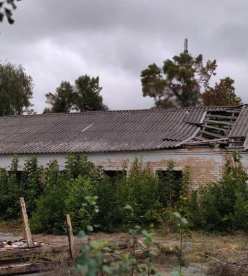 У Полтавському районі продають занедбану казарму на 860 кв. м.
