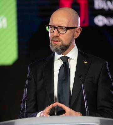 Яценюк о Тищенко в Таиланде и Тимошенко в ОАЭ: Как потом смотреть в глаза людям?