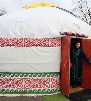 Казахська громада відкрила у центрі Львова юрту незламності