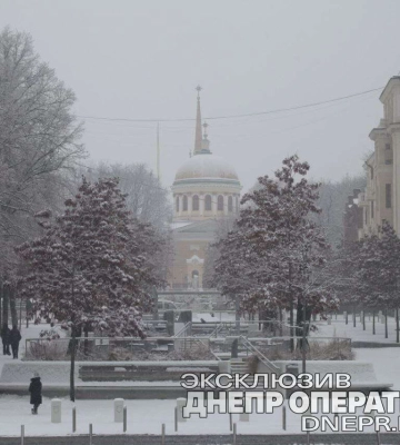 Усі дороги проїзні: понад 12 годин комунальники Дніпра очищали місто від снігу