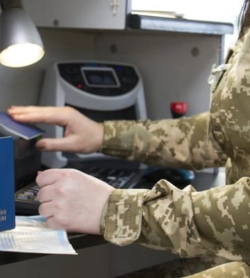Чому волонтерам відмовляють у перетині кордону: у Львівській ОВА дали роз&#039;яснення