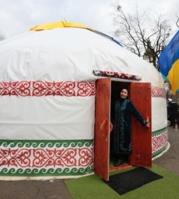 Казахська громада відкрила у центрі Львова юрту незламності