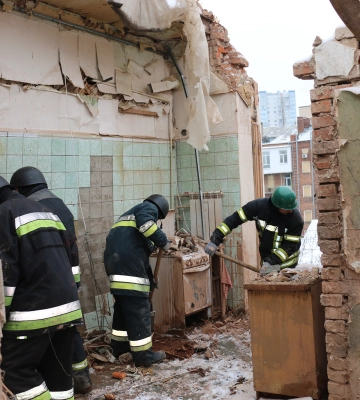 Удар по дому в Харькове: поиски фрагментов тела погибшей продолжаются 