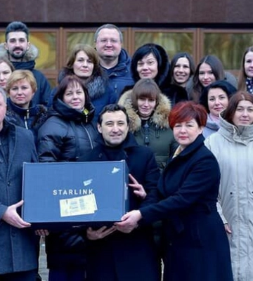Працівники Полтавської обласної ради придбали Старлінк для військових