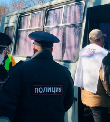 В Симферополе во время стрима у здания российского суда задержали крымскотатарского активиста