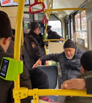 В Симферополе во время стрима у здания российского суда задержали крымскотатарского активиста