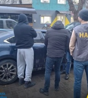 Спіймали на &quot;гарячому&quot;: мера Рені Одеської області затримали під час отримання великого хабара, всі деталі та фото