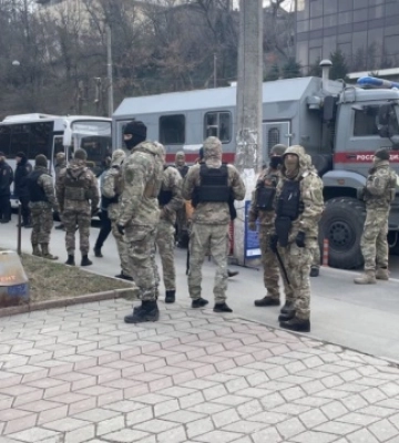 Біля будівлі «суду» в Сімферополі затримали стрімера