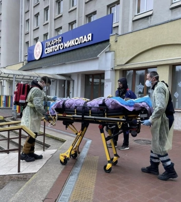 Трьох дітей, які постраждали від авіакатастрофи в Броварах, зі Львова перевезли в Австрію