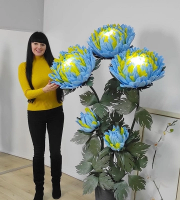 Квіти у зріст людини. Історія майстрині з Рівного (ВІДЕО)